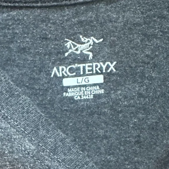 Arc'teryx Charcoal Long Sleeve Men's Tee - Picture 3 of 11